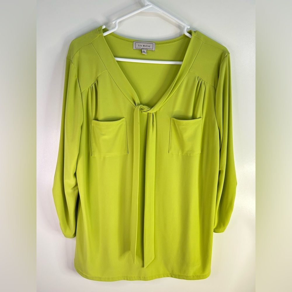 Green 3/4 Sleeve Tie Front Blouse